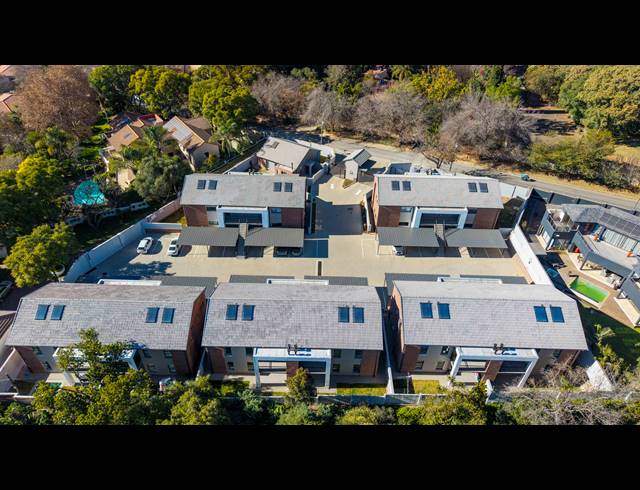 3 BEDROOM APARTMENT FOR SALE IN BRYANSTON